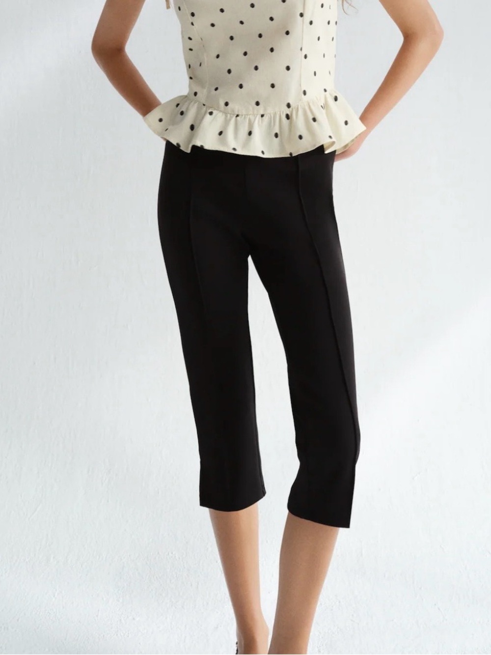 H&M Black Cropped Ponte Capri Pants